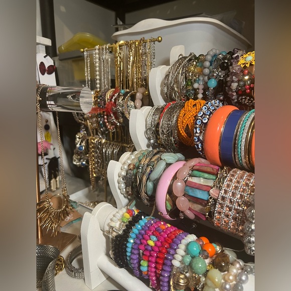 Vintage Jewelry - Mystery 1 lb Junk jewelry Lot see Description